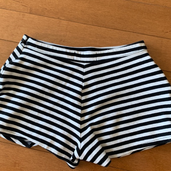 Asymmetrical skort by Abercrombie in XS - Picture 3 of 3
